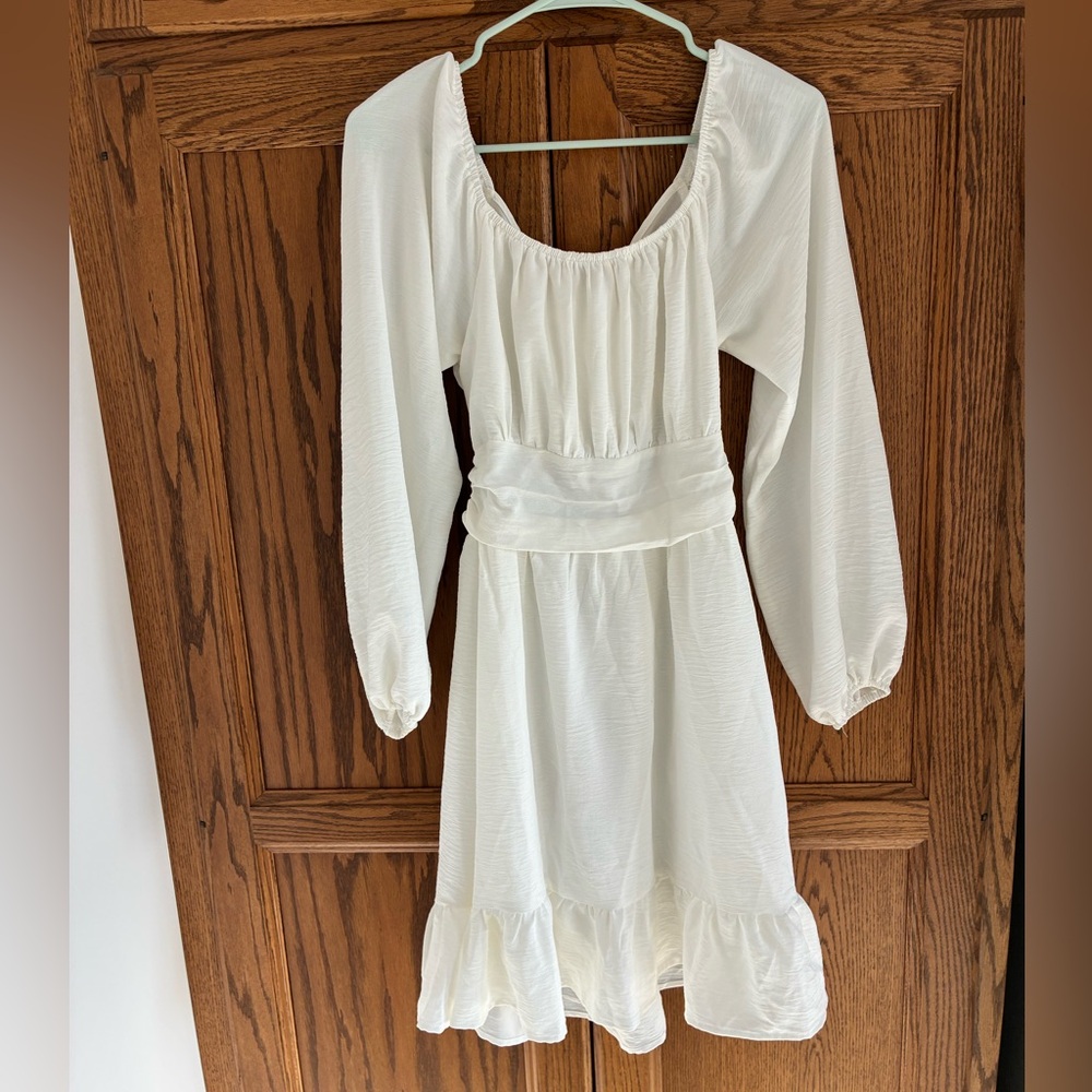Elegant White Long Sleeve Dress